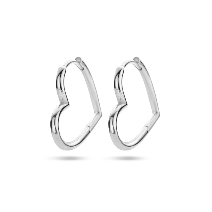 Een paar Van der Kooij Collectie oorringen hart zilver gerhodineerd op een witte achtergrond - perfect voor een romantische Valentijn.