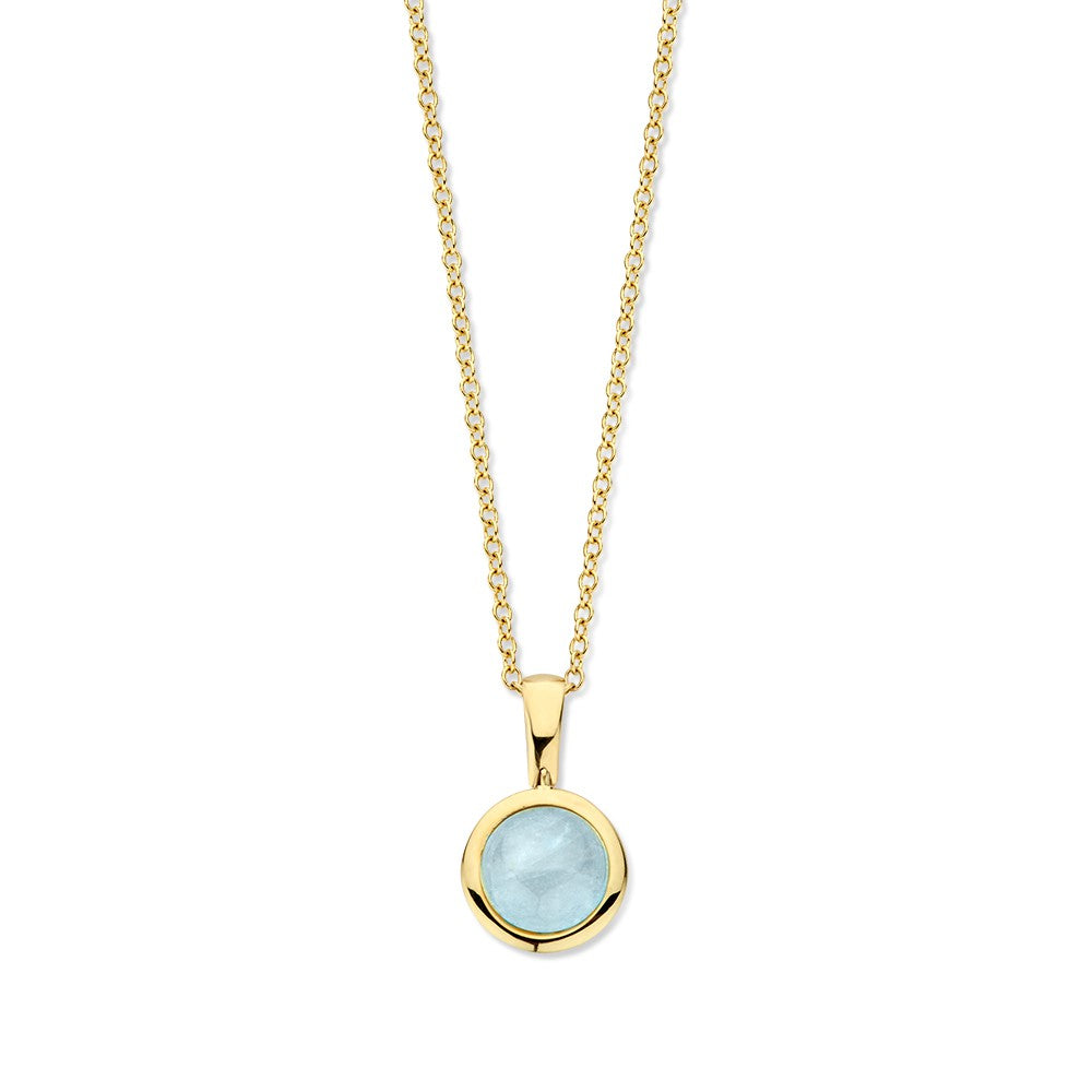 Geelgouden collier van 14 karaat met een ronde aquamarijn hanger, 45 cm lang.