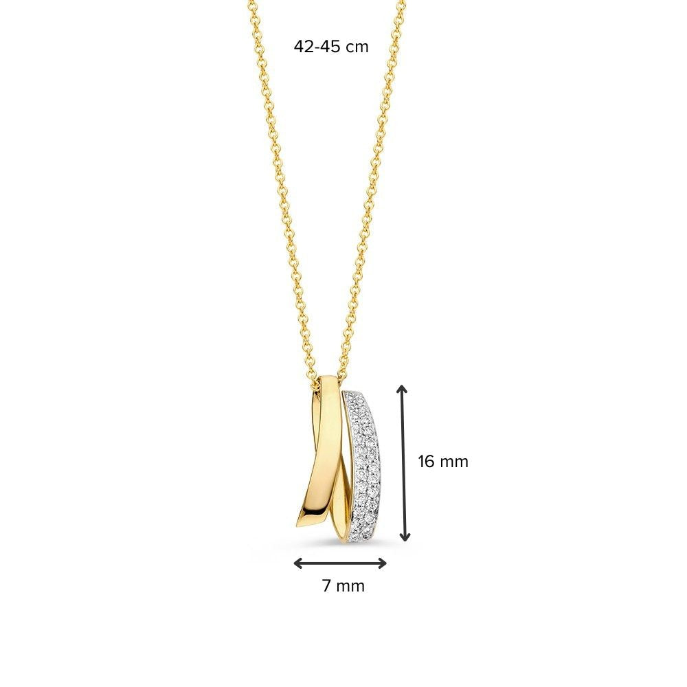 Collier geelgoud briljant 0,10 crt. van Excellent Jewelry: geelgouden ketting met twee in elkaar grijpende hangers (één glad, één bezet met briljanten). Hangerhoogte 16 mm, breedte 7 mm. Verstelbare ketting 42-45 cm. Witte achtergrond.