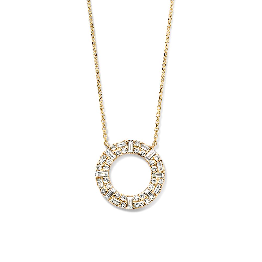 Geelgouden collier met open hanger, bezet met diamanten in een cirkelvormige setting.