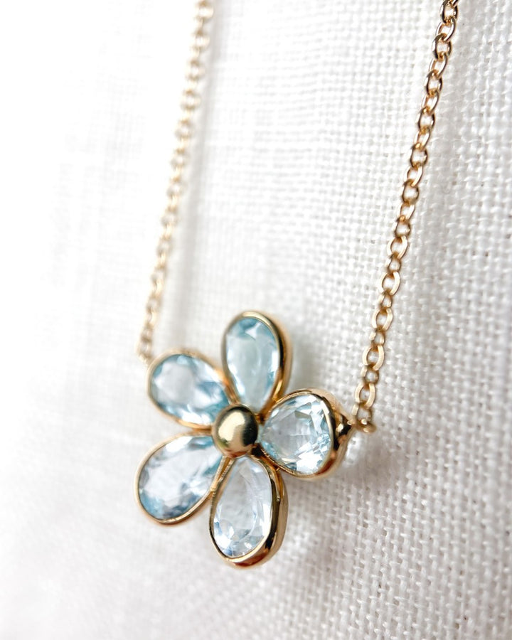 Geelgouden Collier met Speelse Bloemhanger & Blauwe Topaas – 14 Karaat Goud