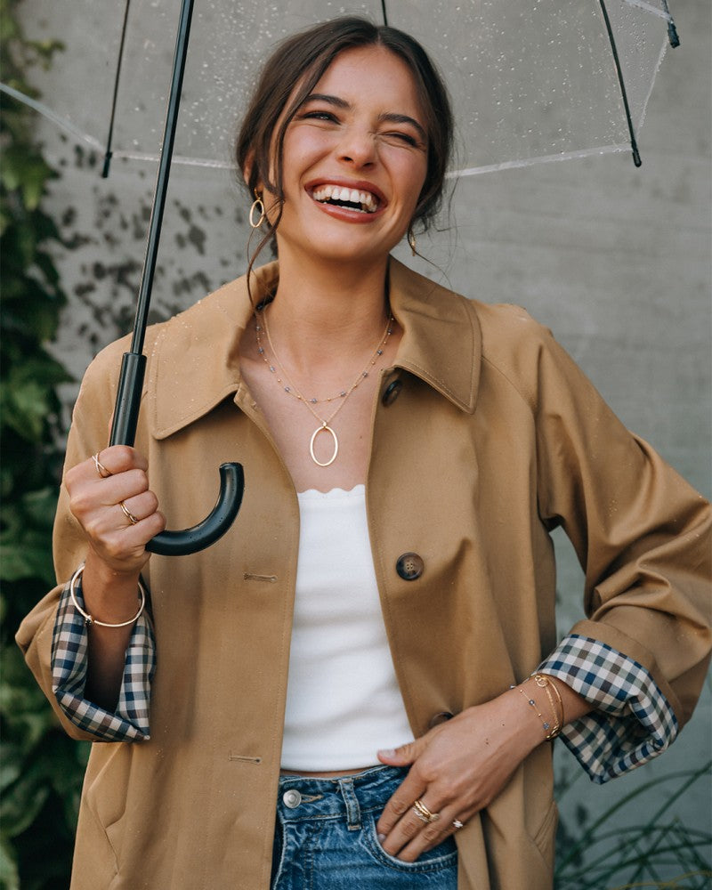 Geelgouden collier met gouden en blauwe zirkonia bolletjes - 14 karaat