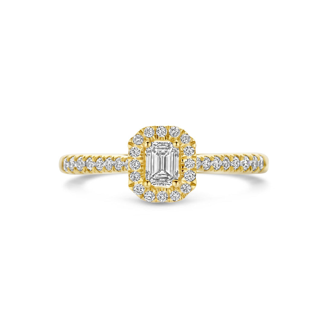De Van der Kooij Collectie ring lab grown diamant 0.48ct H SI in 14K geelgoud heeft een elegante centrale diamant, omringd door een halo van kleine diamanten en extra diamanten op de band.
