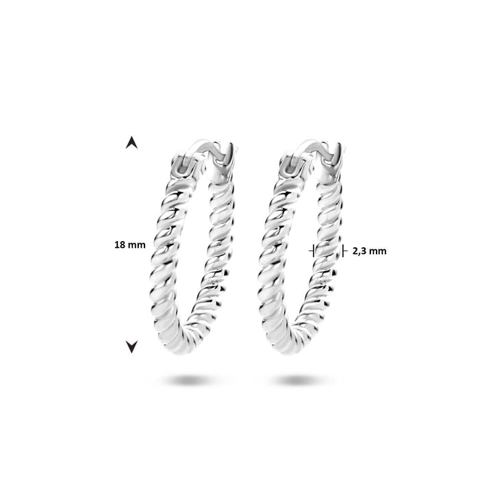 Oorringen gedraaid zilver gerhodineerd van Van der Kooij Collectie: gedraaid touw-structuur hoepels, 18 mm diameter en 2,3 mm dik, perfect voor dames, schitterend gepresenteerd tegen een witte achtergrond.