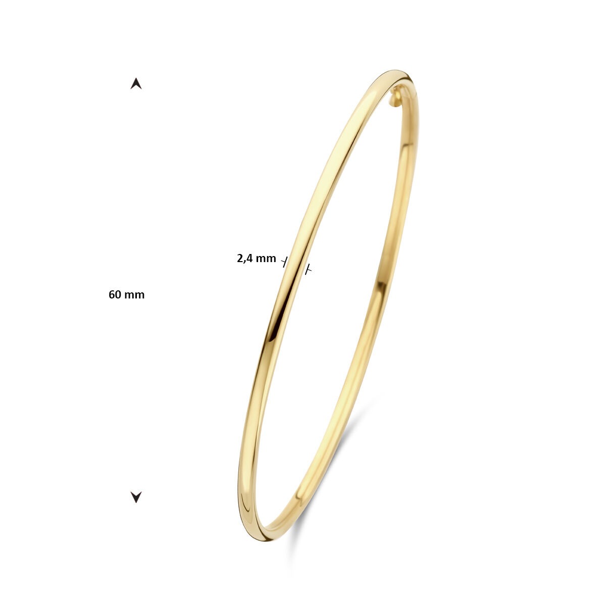 De Van der Kooij Collectie bangle dop ronde buis, 2,4 mm dik en 60 x 52 mm groot in 14K geelgoud, ligt hoekig op een witte achtergrond-ideaal voor liefhebbers van minimalistische sieraden.