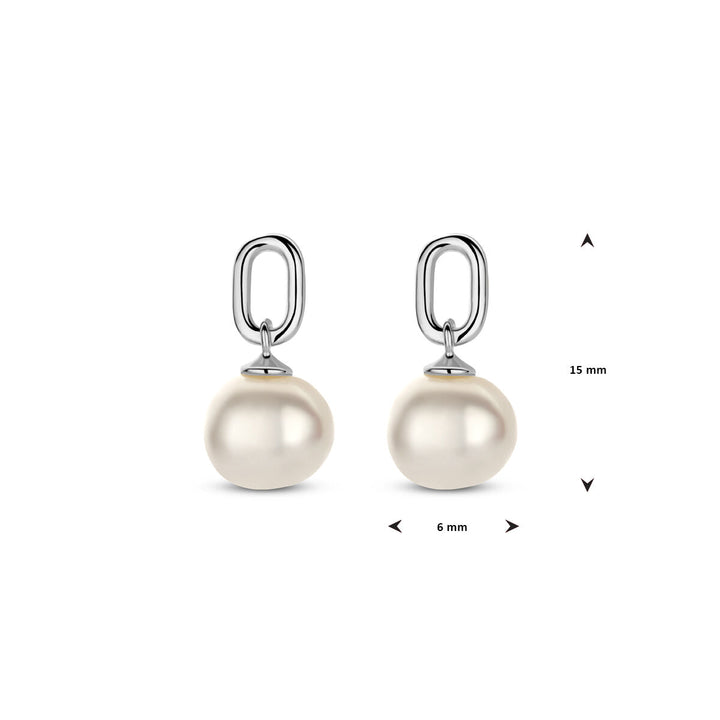 Van der Kooij Collectie oorhangers 15 mm parel zilver gerhodineerd met ovale schakels en ronde witte parels, dames sieraden van 15x6 mm, afgebeeld op een witte achtergrond.