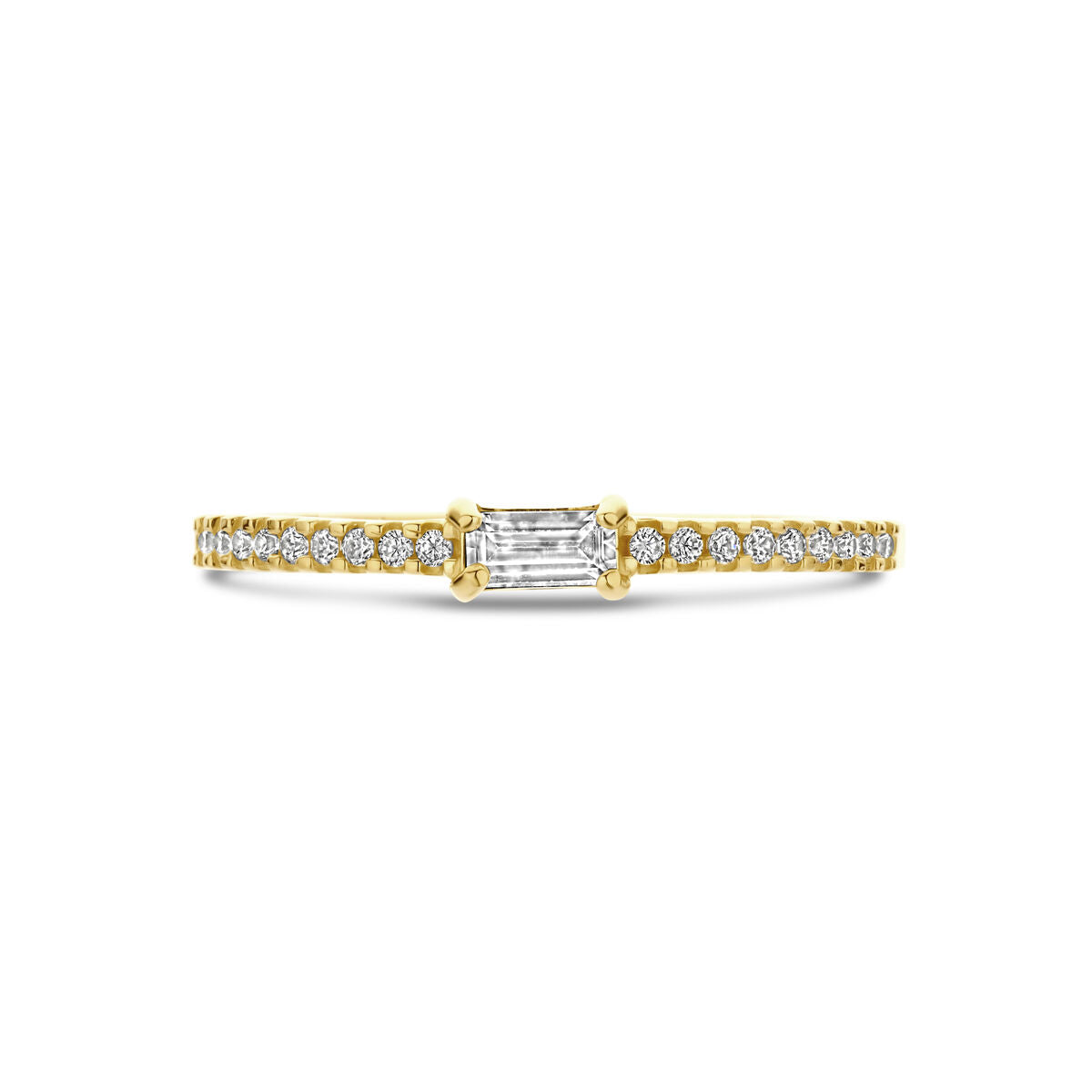 De Van der Kooij Collectie ring zirkonia 14K geelgoud toont een horizontale baguette zirkonia in het midden, geaccentueerd door kleine ronde steentjes op een slanke geelgouden band.