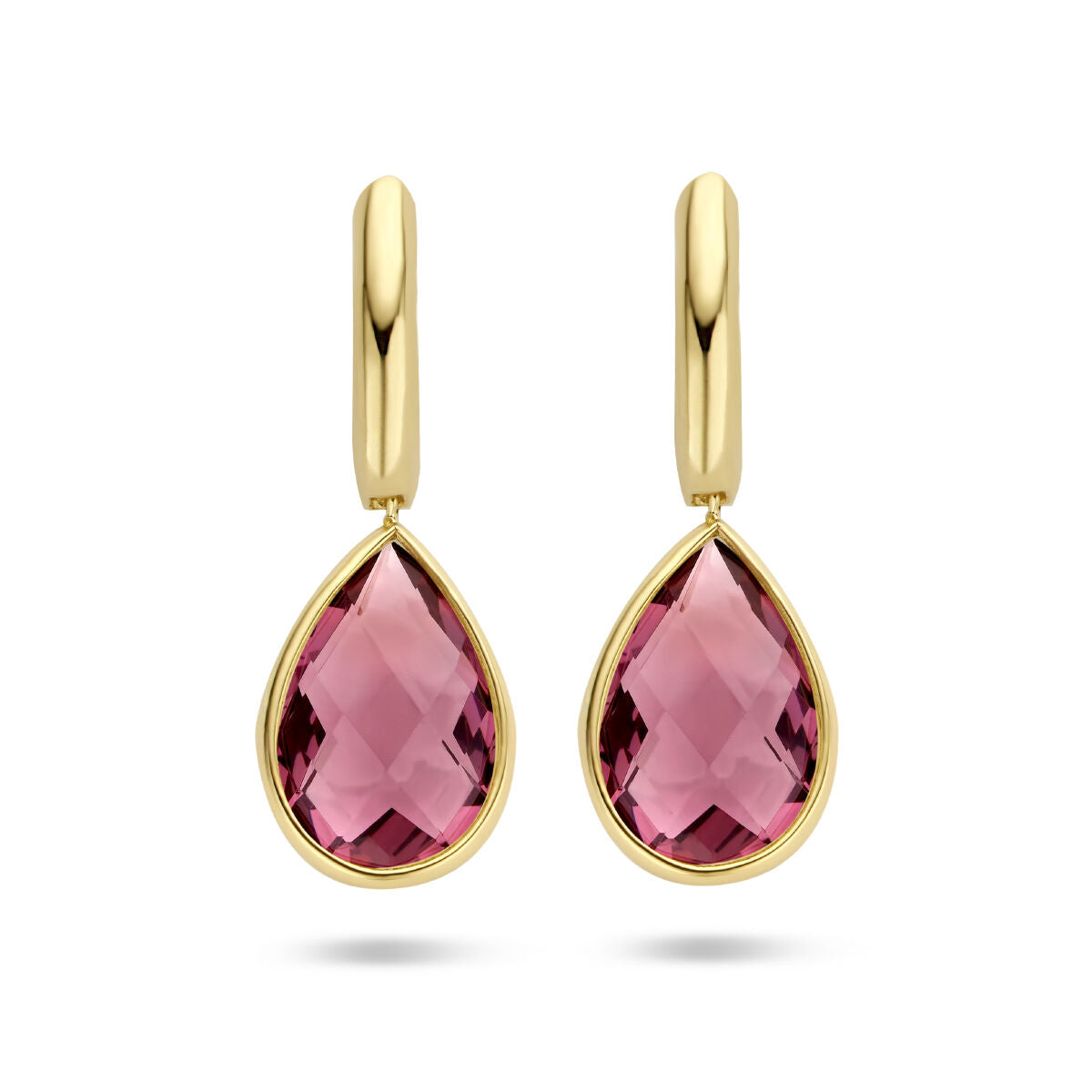 Klapoorringen van 14K geelgoud met druppelvormige rhodoliet kwarts in een facette afwerking.