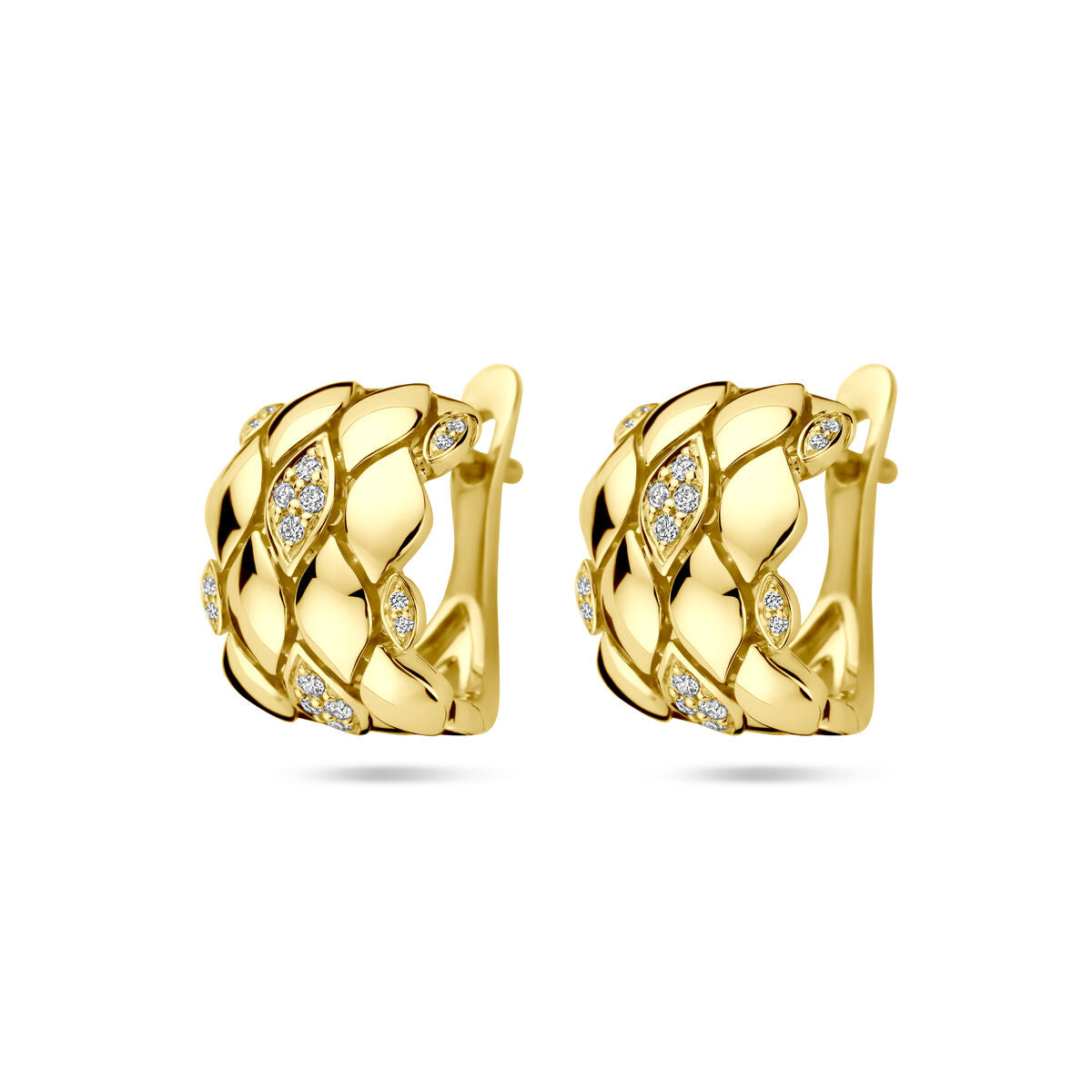 Klapoorringen van 14K geelgoud met een gevlochten ontwerp en diamanten van in totaal 0.16ct.