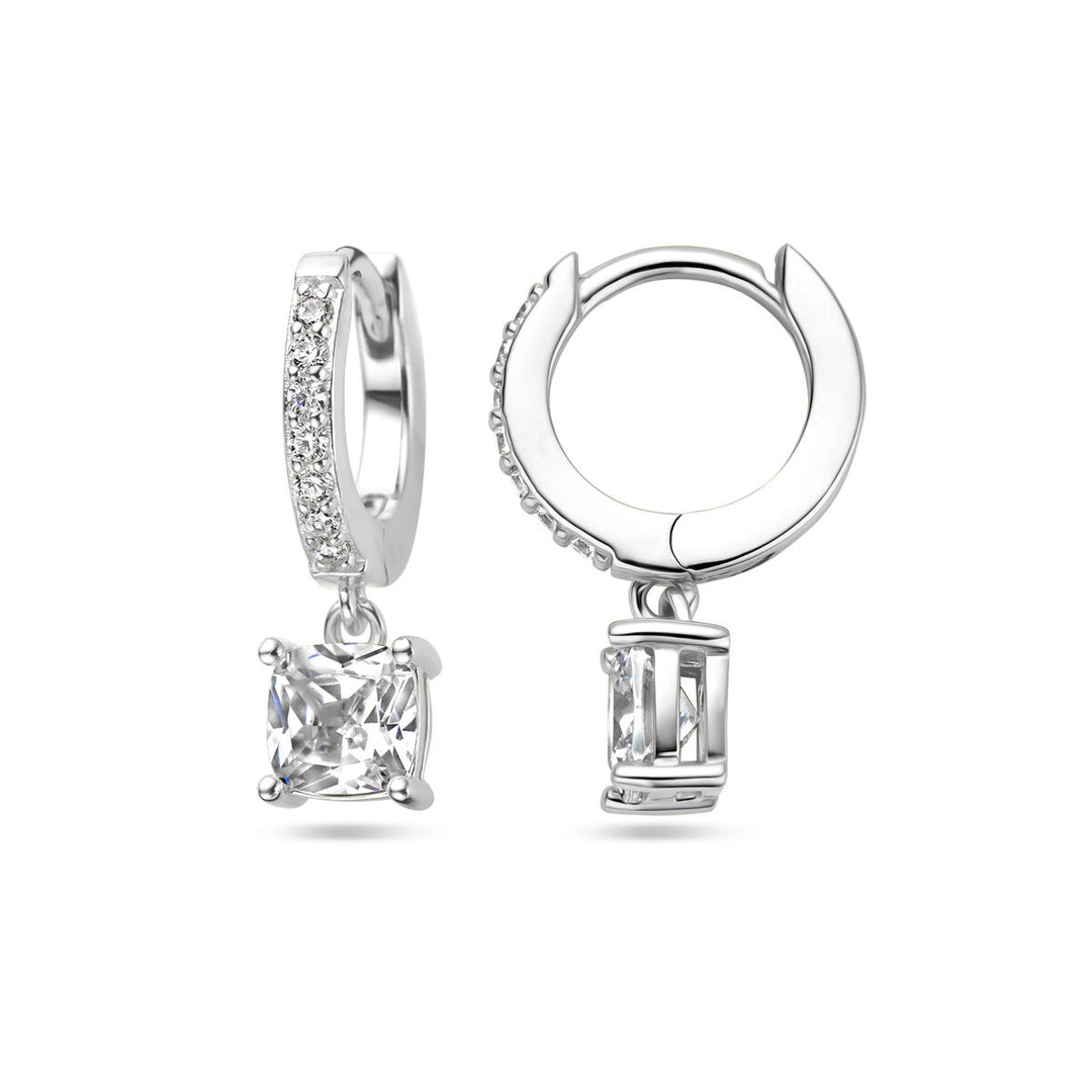 Van der Kooij Collectie klapoorringen zirkonia zilver gehodineerd: een paar 925 zilveren oorringen met een rij zirkonia aan de voorzijde en een vierkante, betrouwbare hanger. De achterkant toont het fraaie sluitings- en zettingsdetail.