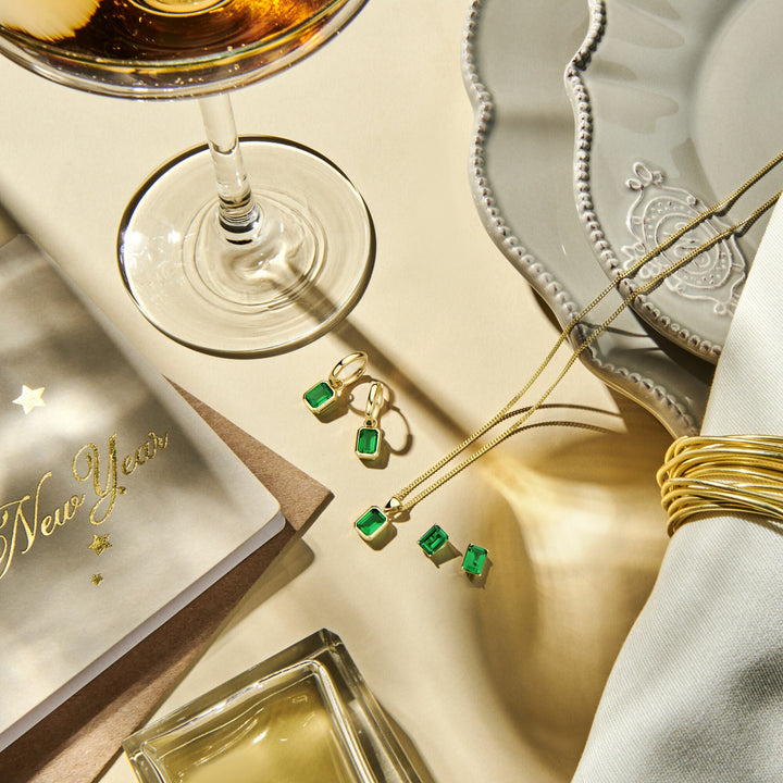 klapoorringen hanger groen zirkonia 14K geelgoud