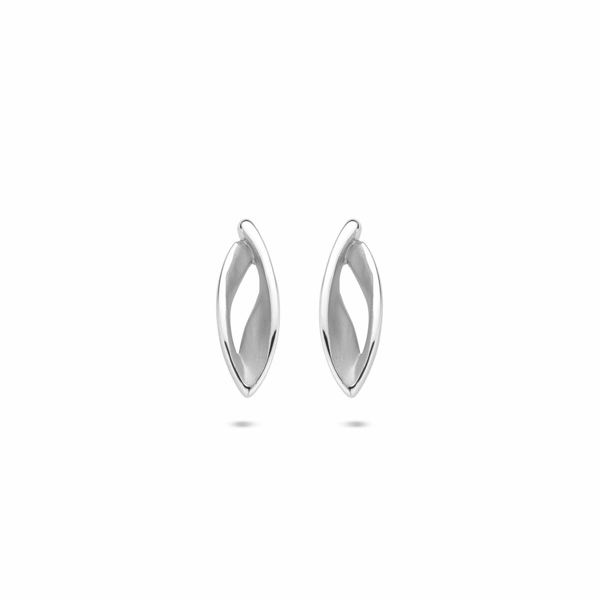 Gerhodineerde 925 zilveren oorknoppen in een moderne, golvende vorm met een poli/mat afwerking van 12x4mm.