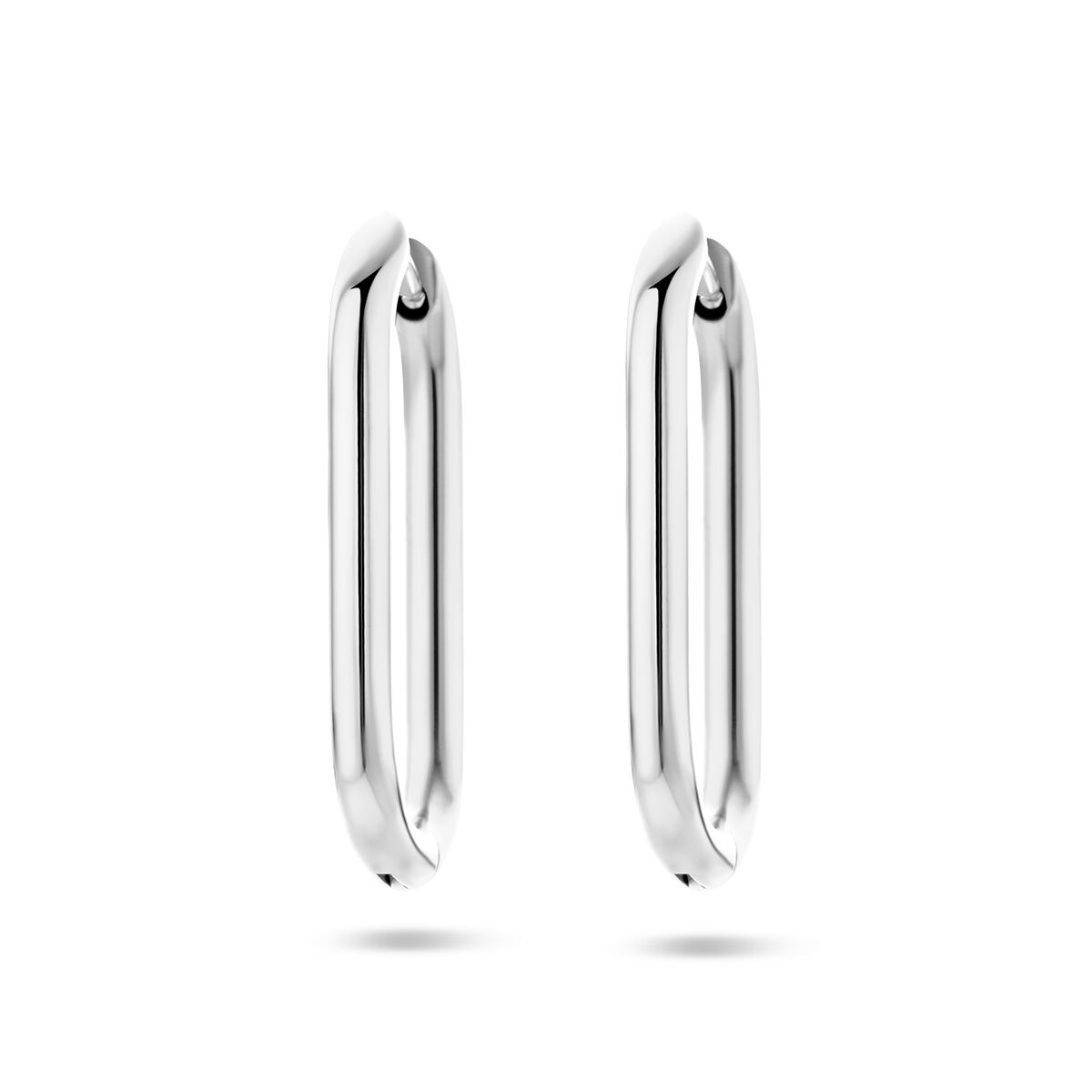 Klapoorringen van edelstaal in de vorm van een paperclip, met een glanzende afwerking.