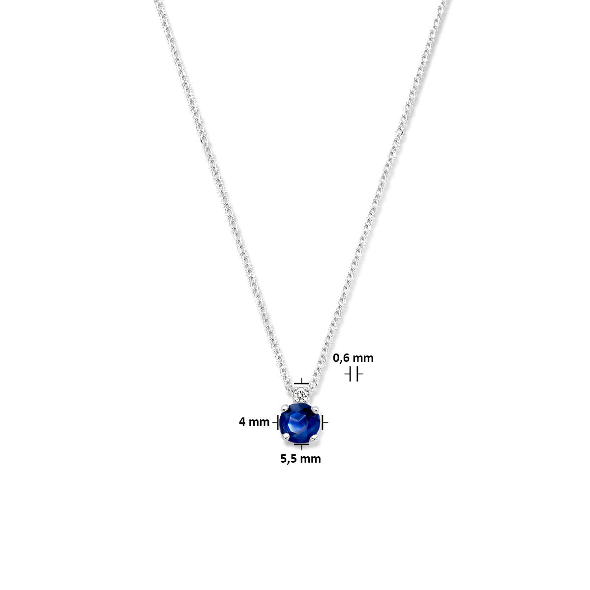 De Gouden dames ketting saffier en diamant 14K witgoud uit de Van der Kooij Collectie heeft een ronde hanger met blauwe saffier en diamant (4 mm diameter, 5,5 mm hoog) aan een 0,6 mm dikke ketting.