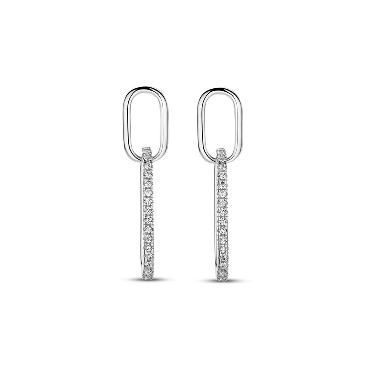 Van der Kooij Collectie oorhangers zirkonia 24 mm zilver gerhodineerd: ovalen schakels met hangende hoepels, bezet met fonkelende witte steentjes, getoond op een witte achtergrond.