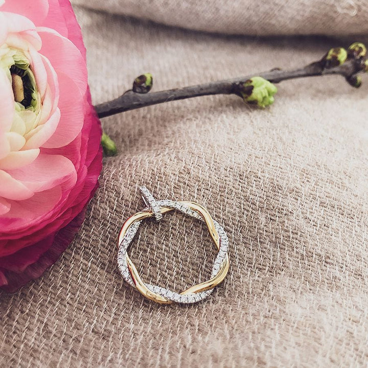 Bicolor Gouden Hanger met Getwiste Baan en Diamant