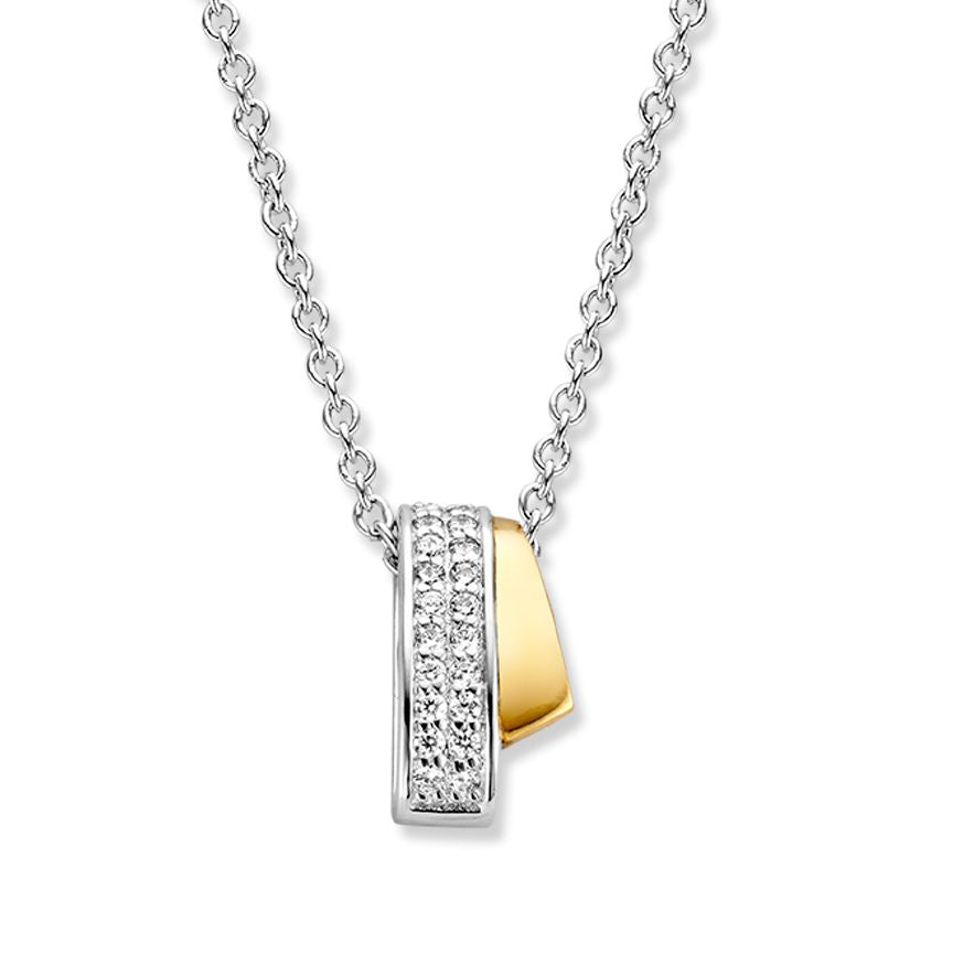 De Excellent Jewelry ketting heeft een 16 mm zilveren en gouden hanger met witte zirkonia van 0,4 g aan een zilveren ketting.