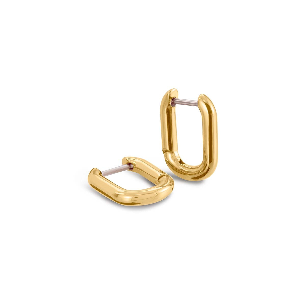 Een paar Boccia Titanium Oorringen gp 05060-02, rechthoekige oorbellen van goud met afgeronde randen en scharnierende sluiting, tijdloos design van Boccia, afgebeeld op een witte achtergrond.