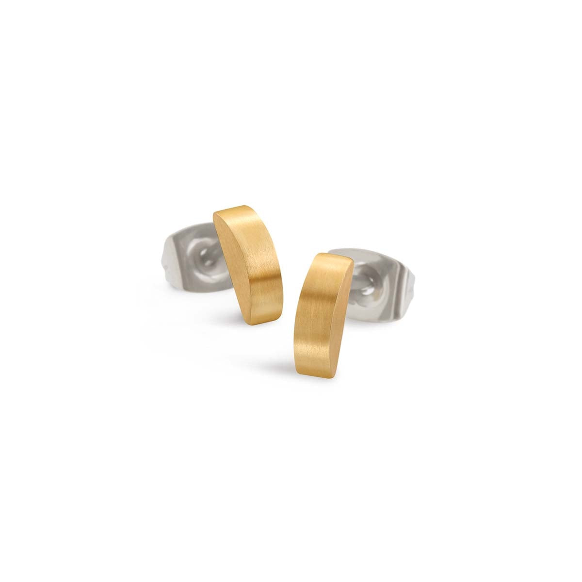 Titanium oorstekers met een gouden afwerking, in een moderne, gebogen vorm.