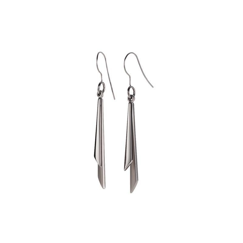 De Boccia Titanium Oorhangers 0565-01 van Boccia zijn zilveren oorbellen met strakke, hoekige geometrische hangers en haaksluitingen, gemaakt van duurzaam materiaal en afgebeeld op een effen witte achtergrond.