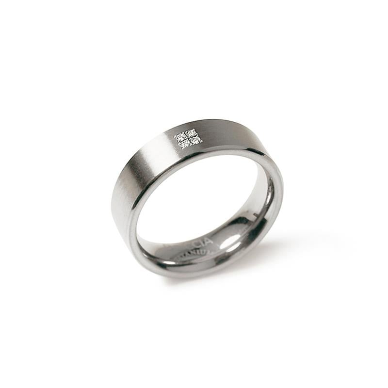 Titanium ring met een matte afwerking en een breed, eenvoudig ontwerp.