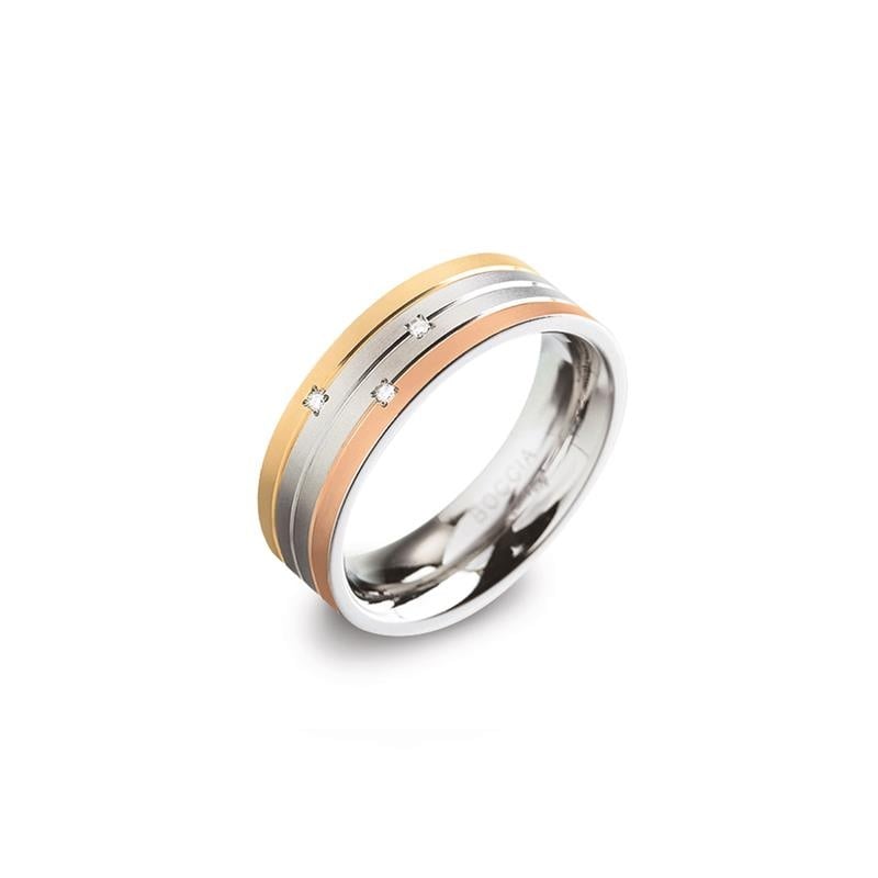 De Boccia Titanium Ring Tricolor dia 3/0.015 - 0135-02 heeft zilveren en roségouden banden met drie kleine diamanten, waardoor een opvallende driekleurige stijl ontstaat.