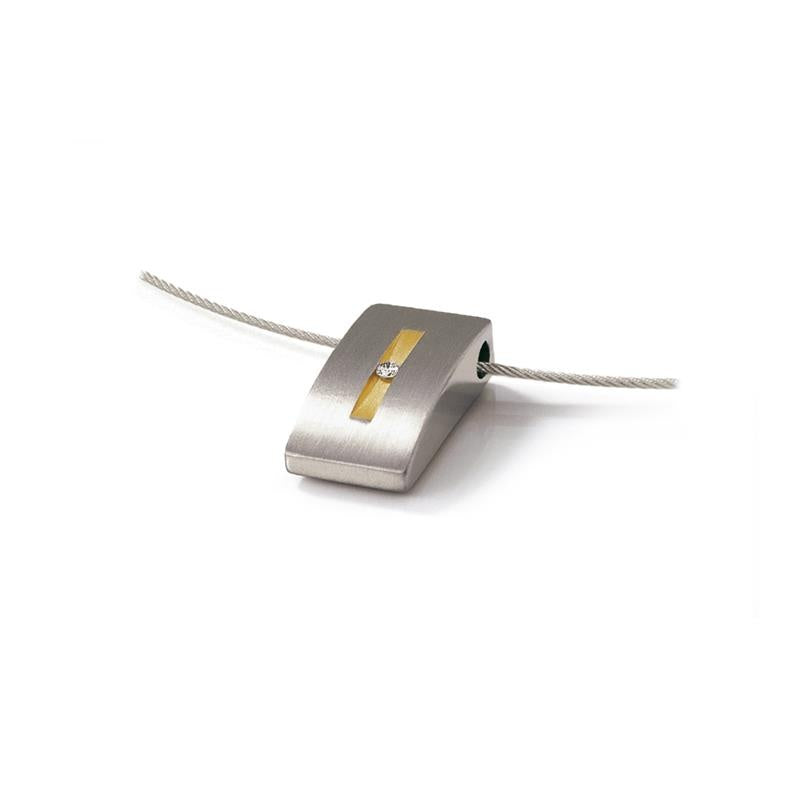 De Boccia Titanium Hanger Bicolor dia 1/0,02 - 0718-01 heeft een moderne, rechthoekige zilveren hanger met een verzonken gouden streep en een centrale diamant, elegant hangend aan een dunne zilveren draad.