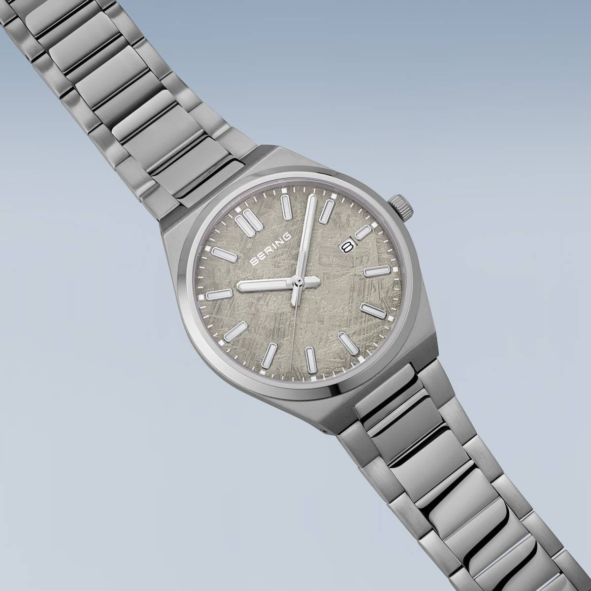 Bering heren horloge grijze wijzerplaat 17639-777
