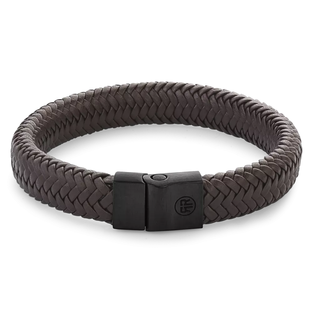 Bruine en zwarte gevlochten armband van metaal met een stevige sluiting.