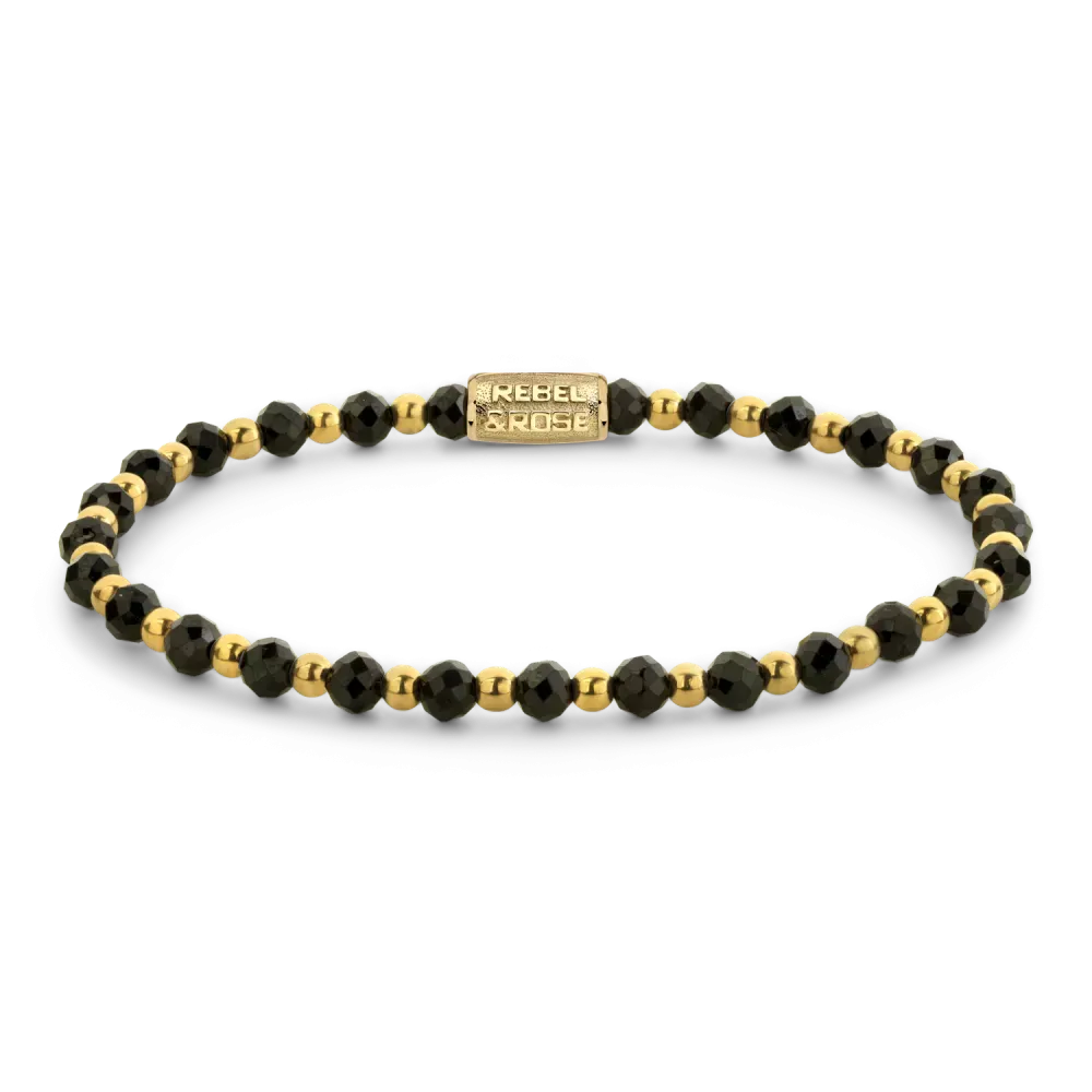 Zwarte armband van kralen met gouden accenten en een sluiting met logo.