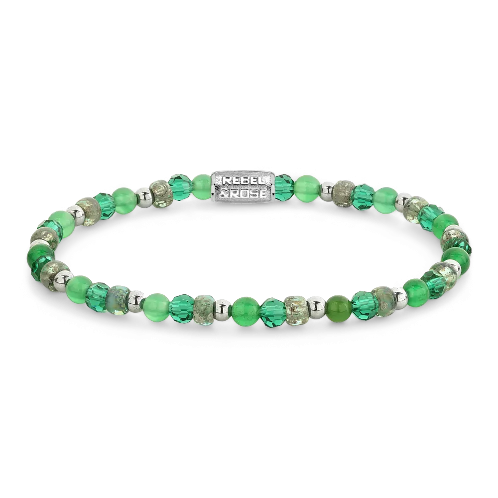 Zilveren kralenarmband voor dames met groene en transparante glazen kralen in verschillende vormen.