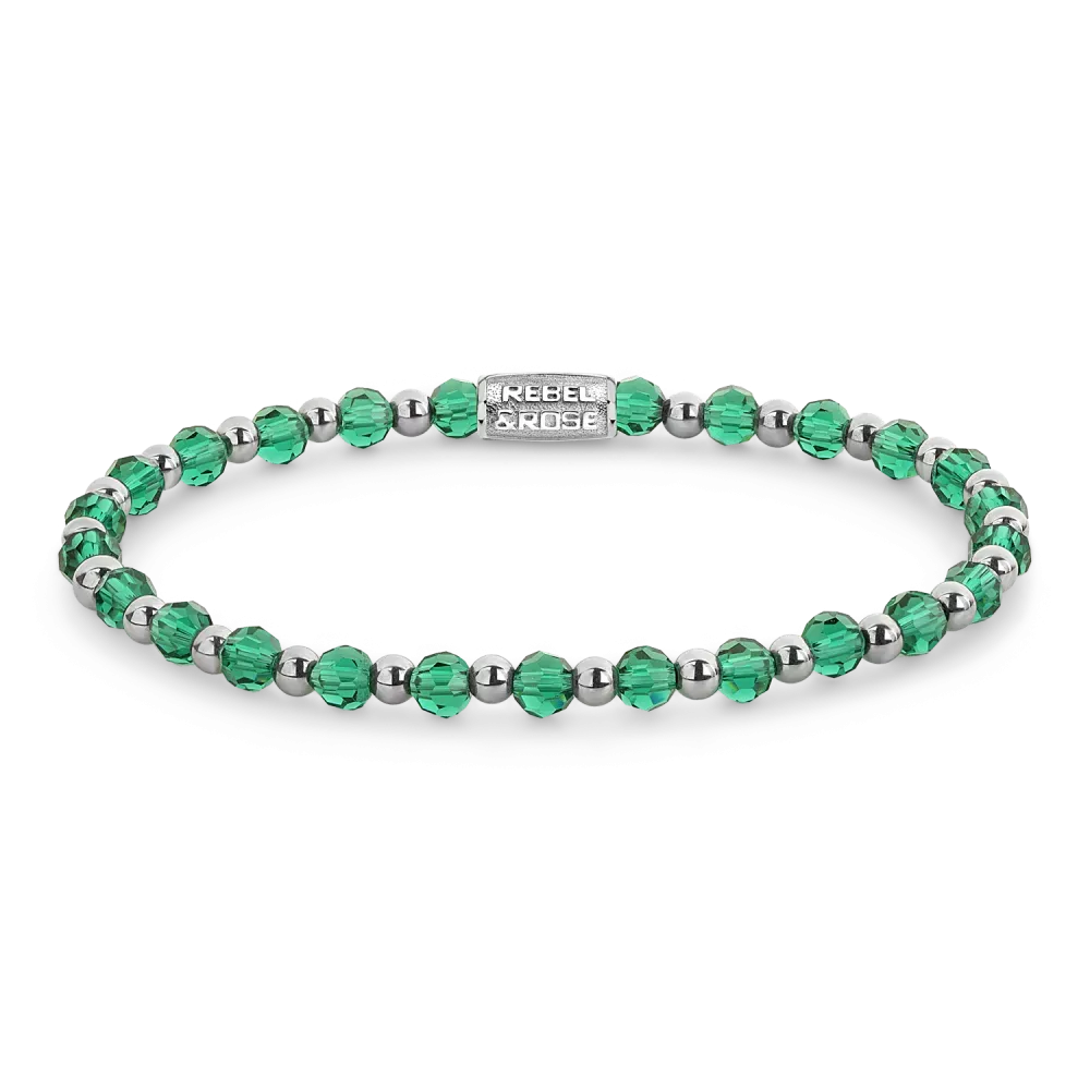 Zilveren armband met groene kristallen en metalen schakels.
