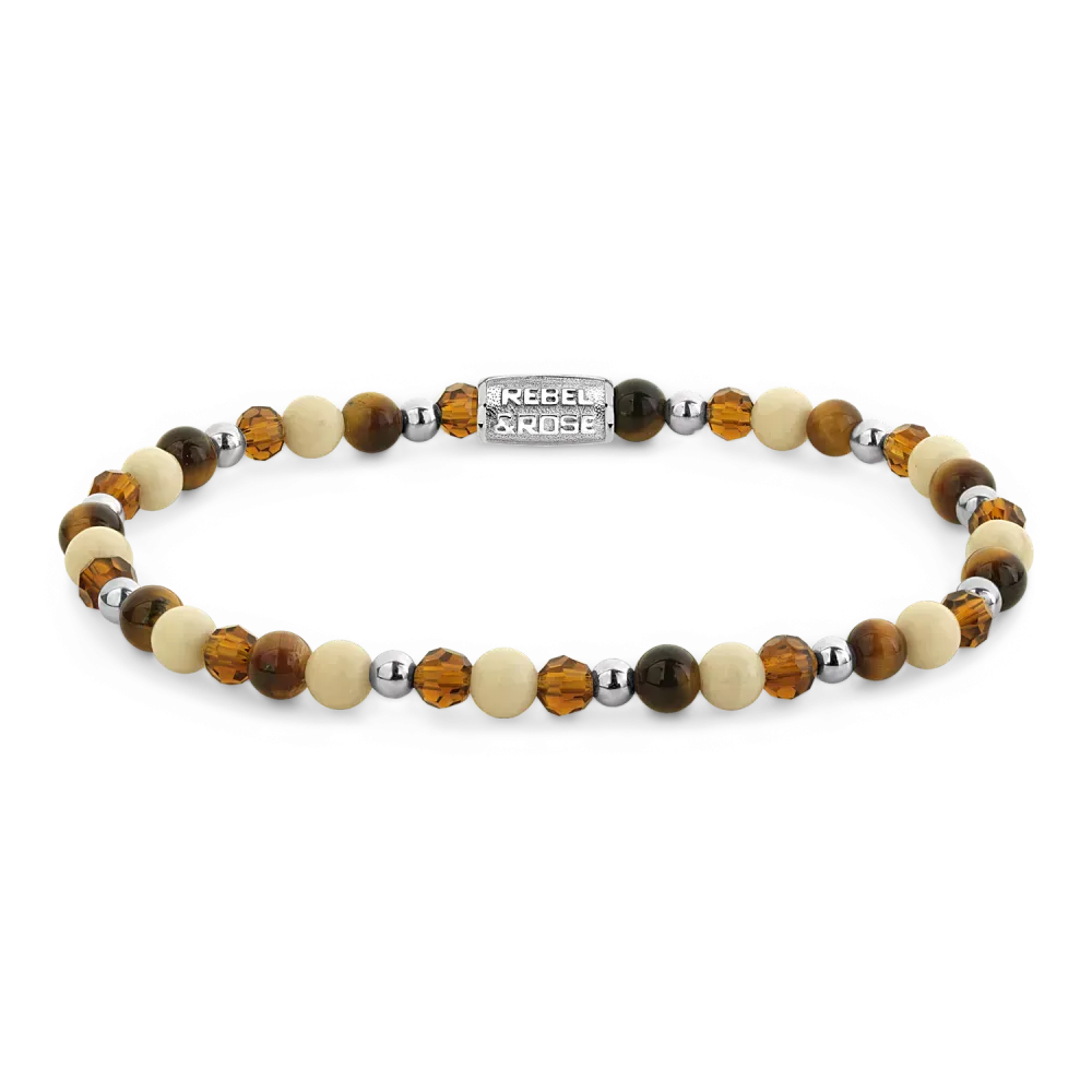 Zilveren armband met een combinatie van bruine en crème kleurige kralen, afgewerkt met metalen details.