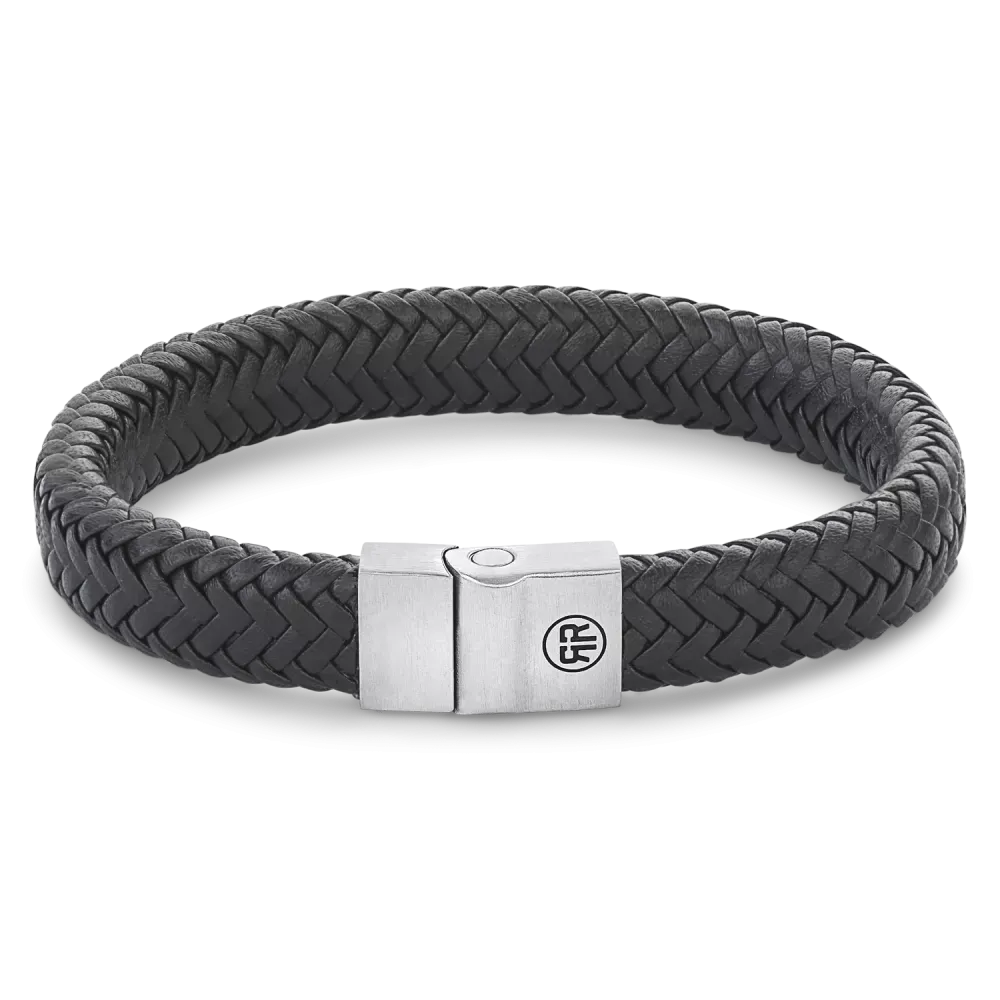 Zwarte matte armband van gevlochten metaal met een stevige sluiting.
