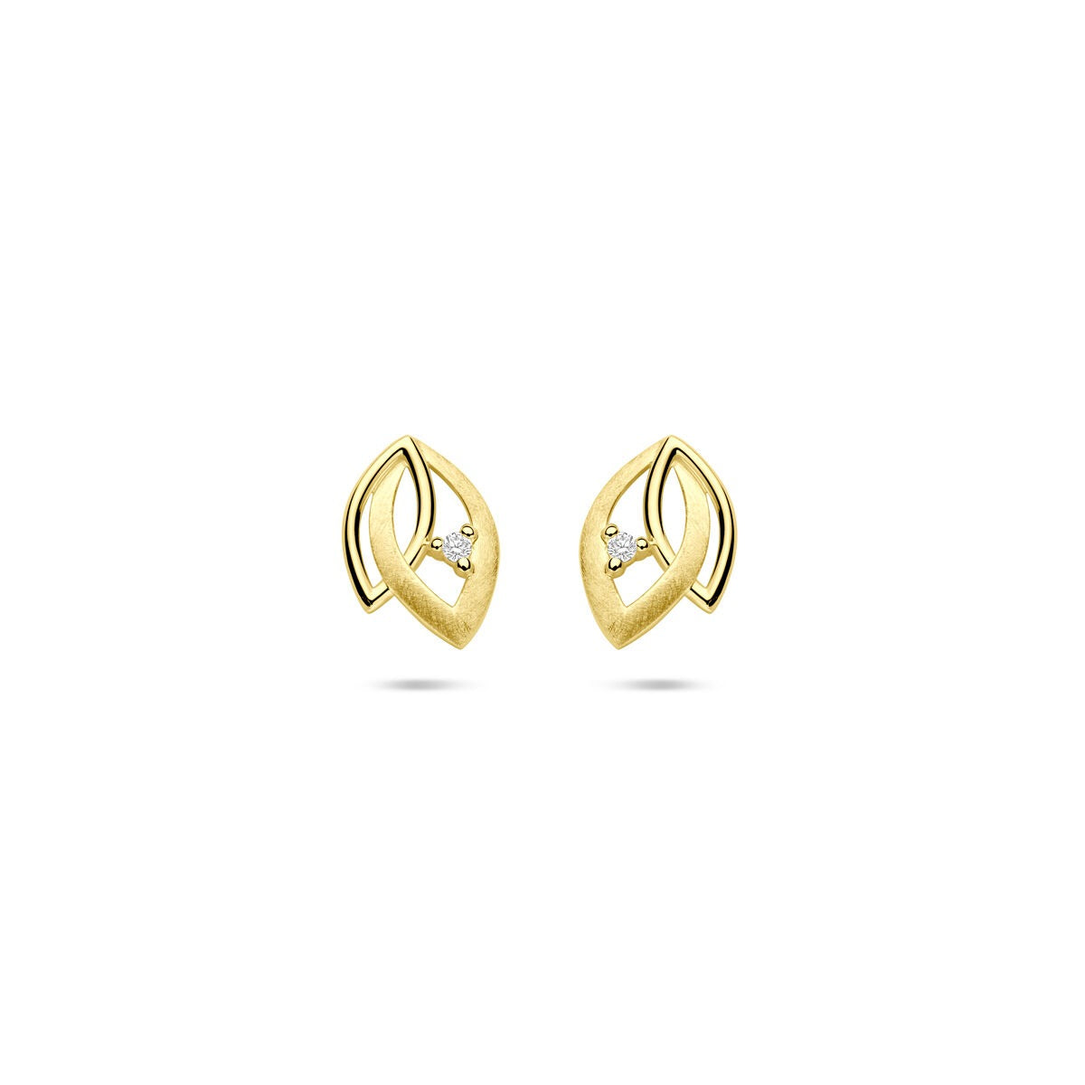 Gouden oorknopjes in bladvorm met twee diamanten van 0,01 ct, 9,5 mm.