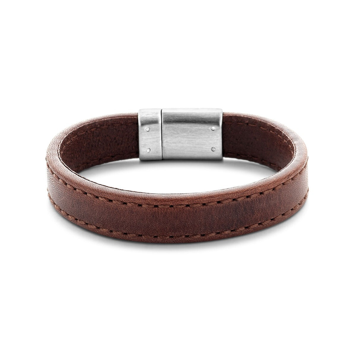Donkerbruine leren heren armband met een glanzende edelstalen sluiting en stiksels.
