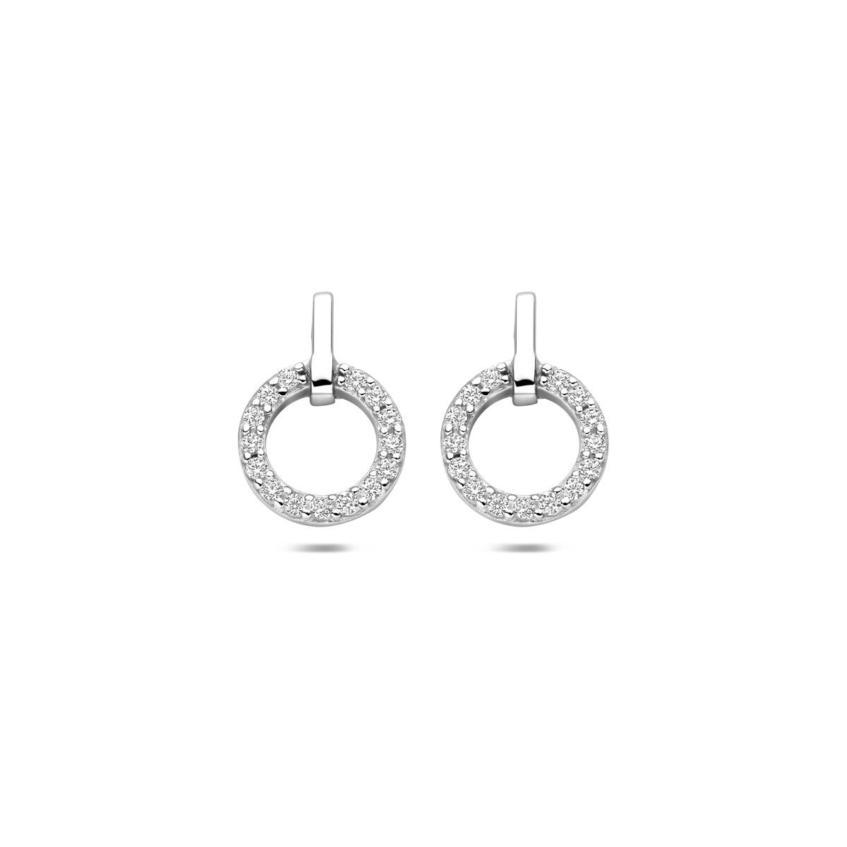 Zilveren oorknopjes in cirkelvorm met zirkonia steentjes, diameter 13 mm.