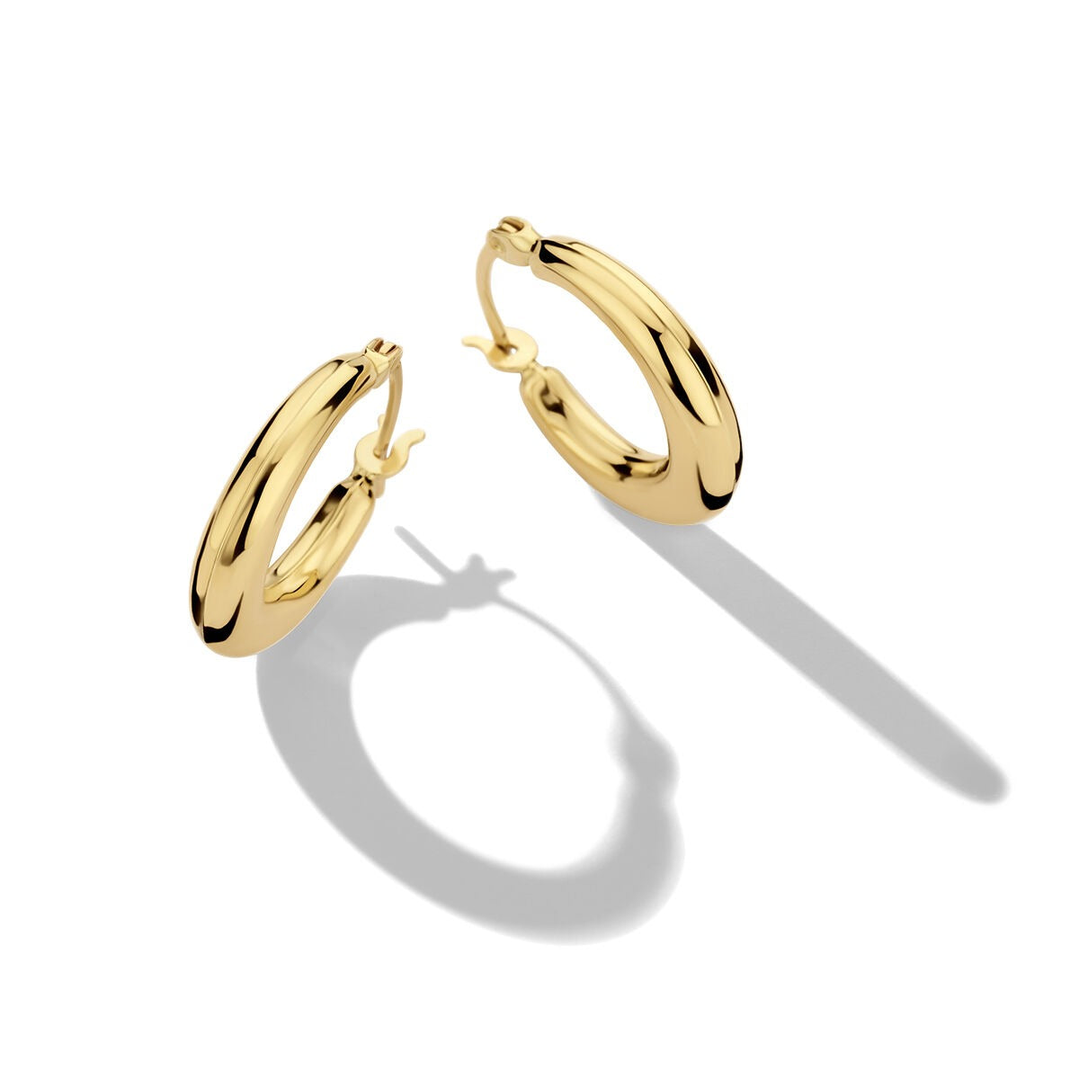 Geelgouden oorringen van 14k met een glanzende, ronde afwerking en een diameter van 14 mm.