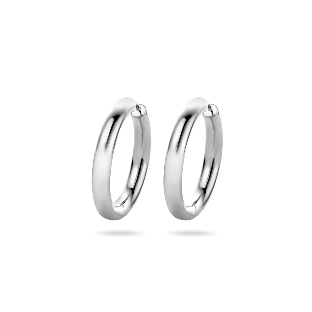 Zilveren klapoorringen van gerhodineerd 925 zilver met een gladde afwerking, diameter 28 mm en breedte 4 mm.