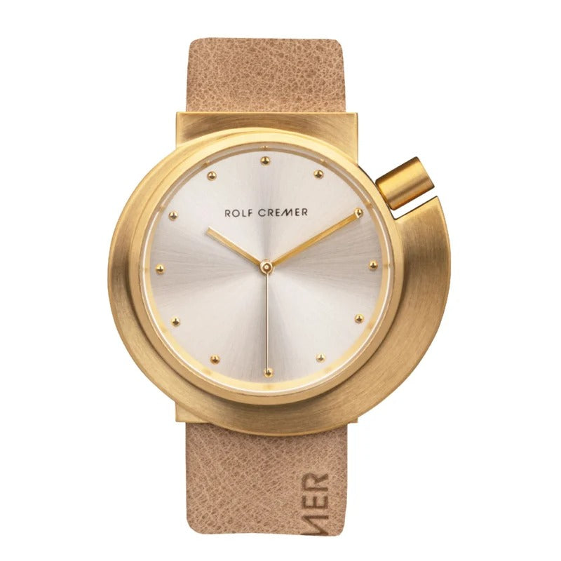 Gouden horloge met ronde wijzerplaat, beige leren band en subtiele gouden stippen als index.