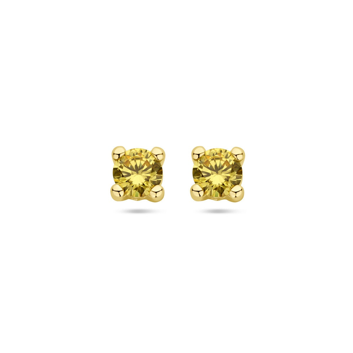 Geelgouden oorknoppen met synthetisch citrien, vierkante zetting en bolle details.