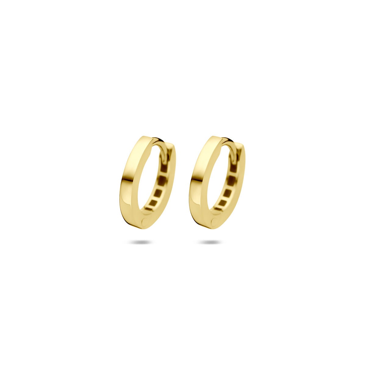 Geelgouden dames klapoorringen met een buisdikte van 2 mm en een strakke, moderne vorm.