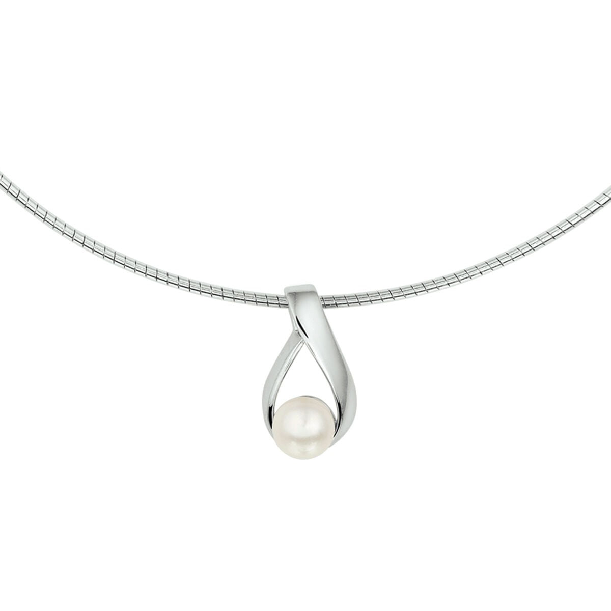 Zilveren collier met gerhodineerde afwerking en een enkele parel in een elegante, gedraaide hanger.