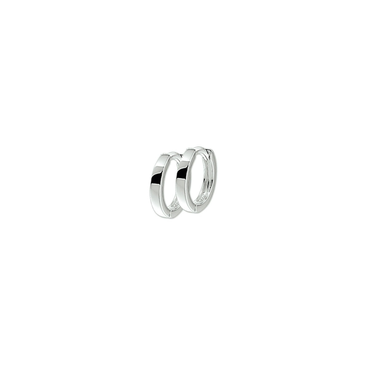 Zilveren klapoorringen met een gladde afwerking en een dubbele ringstructuur.