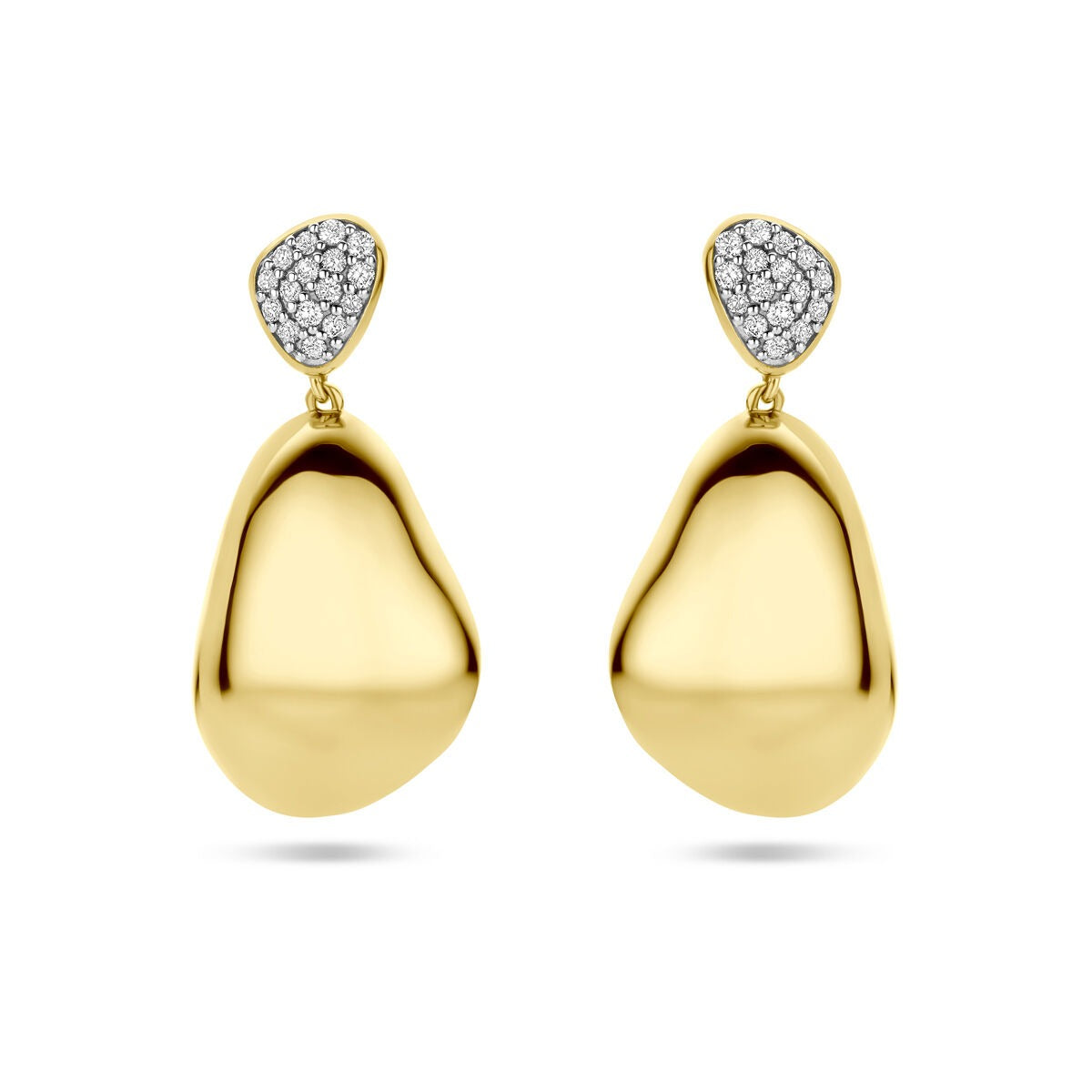 Geelgouden oorhangers met een organische vorm, versierd met diamanten van in totaal 0.20ct.