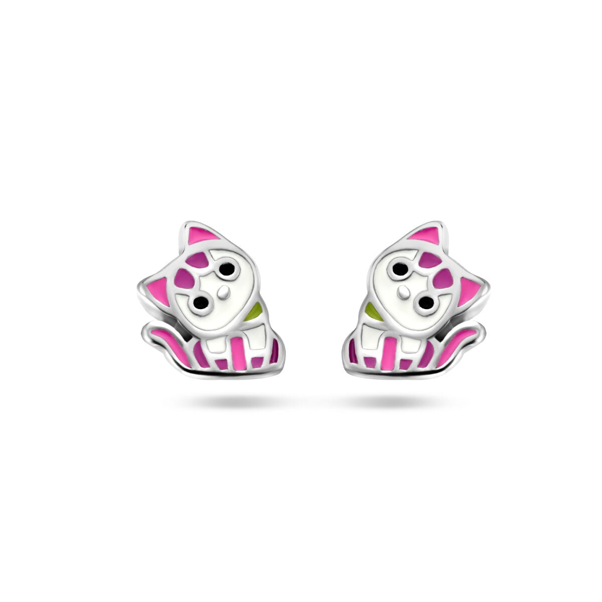 Zilveren oorknopjes in de vorm van een poes met gerhodineerde afwerking en gekleurd emaille in roze en groen.