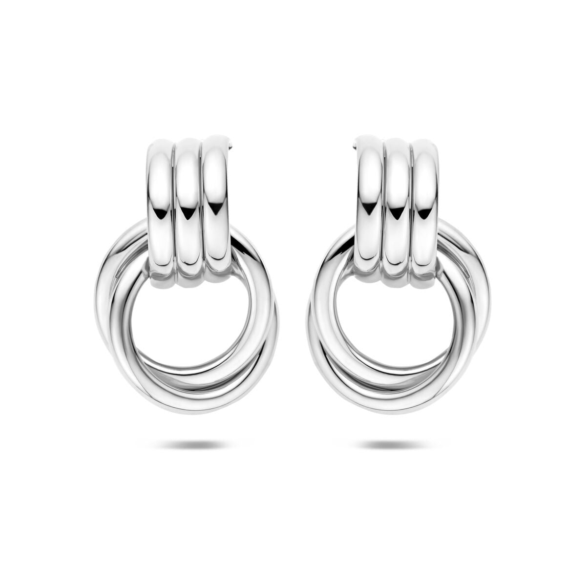 Gerhodineerde 925 zilveren stekeroorringen met een dubbele ringstructuur en drie schakelvormige details.