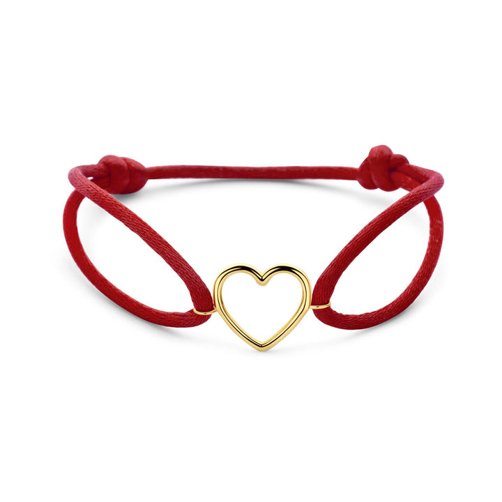 Rode satijnen dames armband met 14k geelgouden hartje – Statement van liefde in warm rood en goud