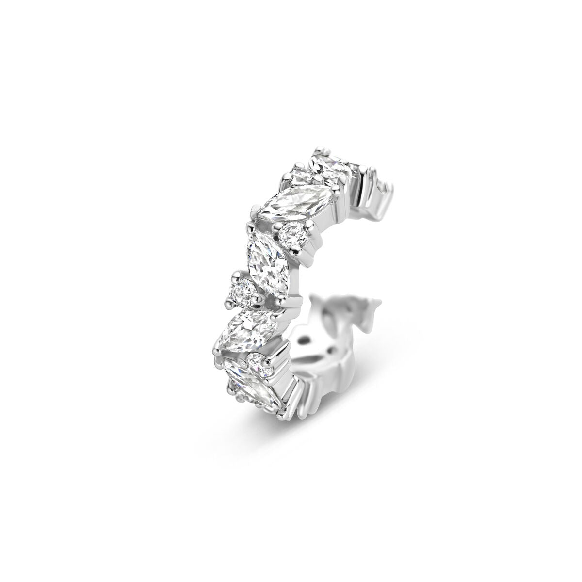 Zilveren ear cuff van gerhodineerd 925 zilver met zirkonia, in een golvende vorm met meerdere stenen.