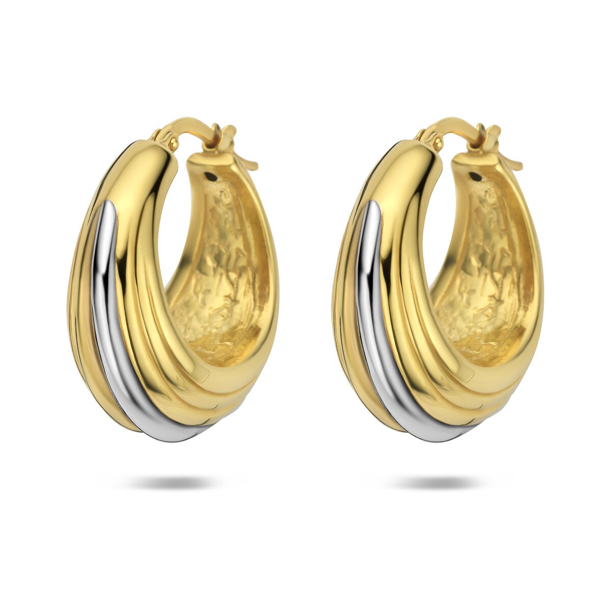 Vergulde 925 zilveren stekeroorbellen met een golvende vorm en een combinatie van goud- en zilverkleurige afwerking.